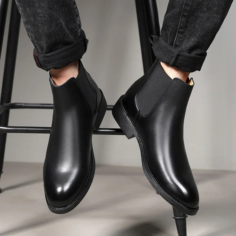 Men's Chelsea Boot in Leather with Classic British Design - Veltic