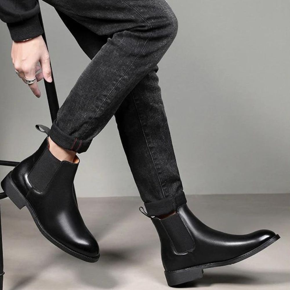 Men's Chelsea Boot in Leather with Classic British Design - Veltic